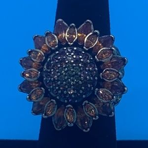 Heidi Daus Swarovski crystal sunflower ring in size 6.